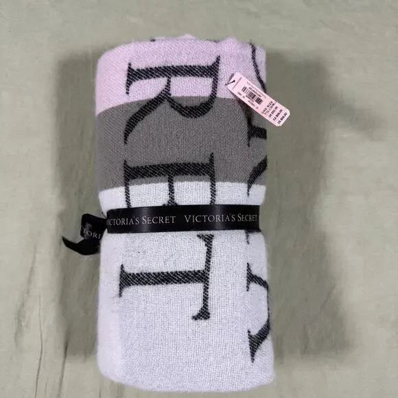 NWT VICTORIA'S SECRET *LIMITED EDITION THROW BLANKET* COZY SOFT GIFT!