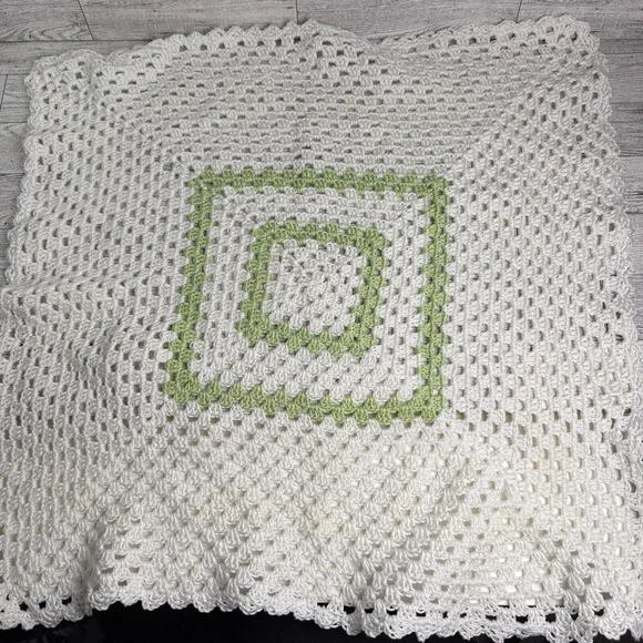 Unbranded Crochet Baby Blanket Unisex 22x22 White Green Granny Square‎ Throw