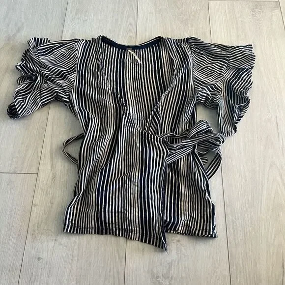 Free People Wrapped Around My Finger Knit Top size xs