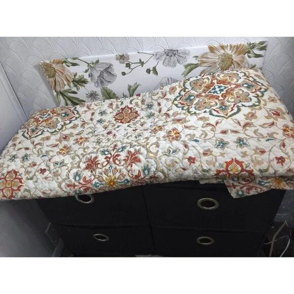 E & E Co. Quilted Comforter Queen  90 X 90 Floral Square