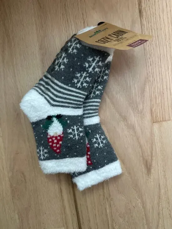 Northeast Outfitters Cabin Grippy Socks Youth Size 10K-4 Aloe Infused Gnomes