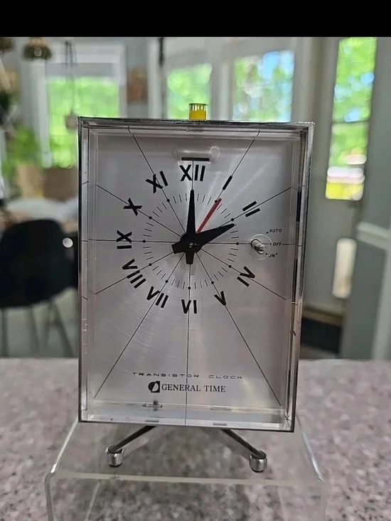 Vintage Footed Swivel General Time / Naco / Transistor Clock Radio