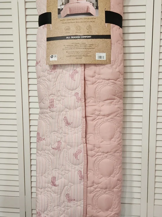 Wrangler Full/Queen Pink Quilt Comforter Set - Rose Pink With Horseshoes & Boots