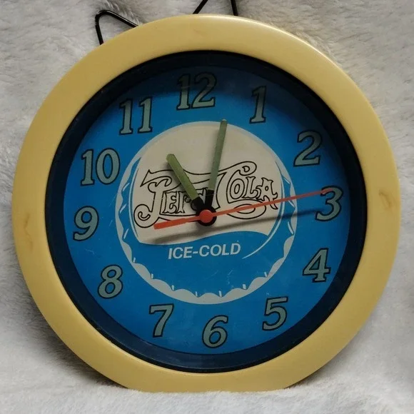 Pepsi Cola Wall Clock Ice-Cold Bottle Cap Design Vintage Style Decor‎