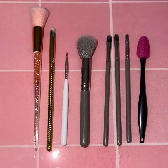 Assorted Makeup Brush Set 8pc Glitter Gold Gray Silicone Lip Scrubber Tool