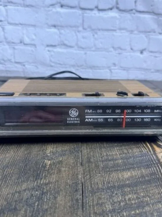 VTG General Electric AM-FM Digital Clock Radio Model 7-4624A Works - Wood Look