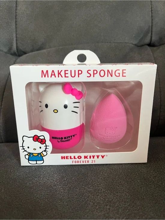 Forever 21 White Hello Kitty Makeup Sponge Package