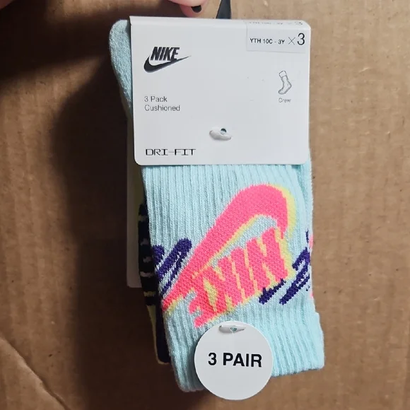 NIKE YOUTH 3 PACK SOCKS: BLUE/PURPLE/GREEN: NEW IN PACK: SIZE XS (10C-3Y)