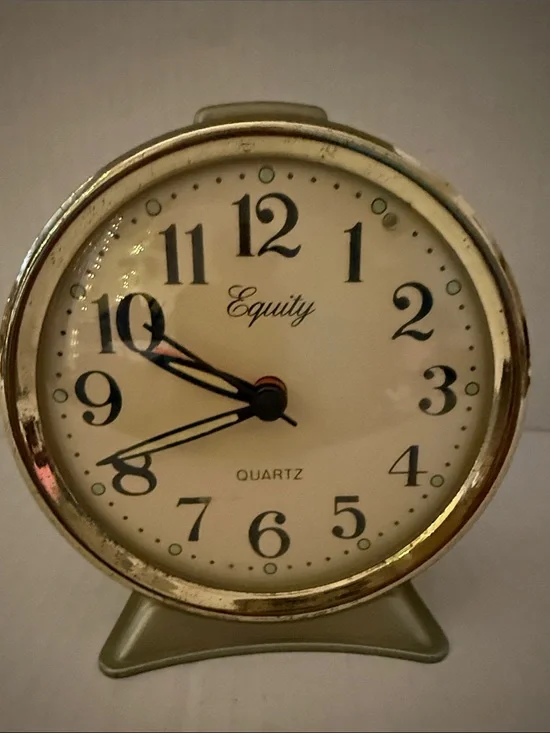 Vintage-Style Round Wall Clock in Cream and Gold