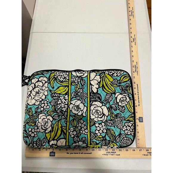 Vera Bradley Island Blooms Padded Laptop Sleeve Zipper Closure Pocket Inside