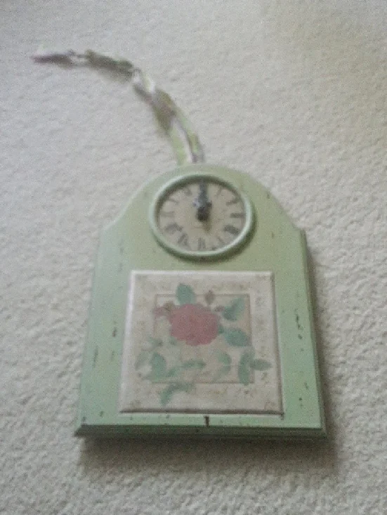 Vintage-Style Green Floral Wall Clock Decor