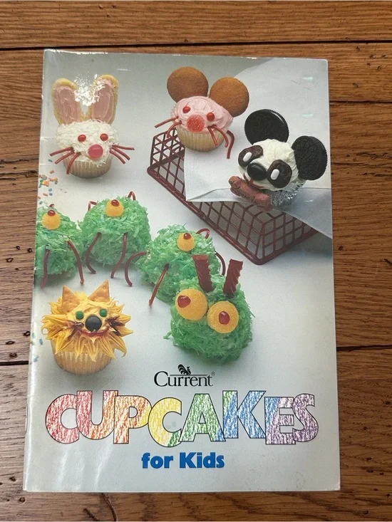 Cupcakes for Kids Cookbook - Illustrated Cover with Cute Character Cupcakes