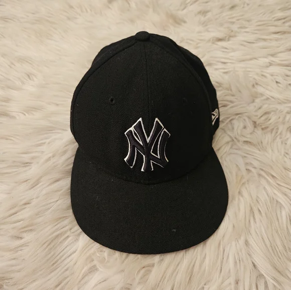 Y2K New Era New York Yankees Fitted Hat | Black/White | Size 7 1/4 | 2000s
