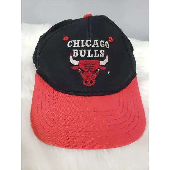 VINTAGE Chicago Bulls Hat Cap Drew Pearson Snap‎ Back Black Red Basketball NBA