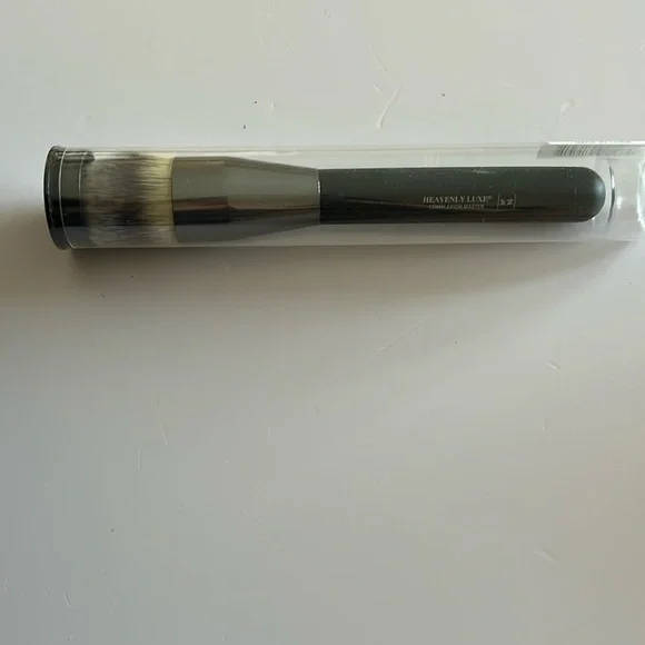 IT COSMETICS Heavenly Luxe Complexion Master Brush #16