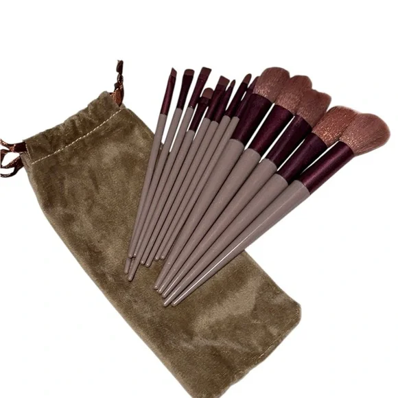 New, 14 Piece Makeup Brush Set with Pouch‎