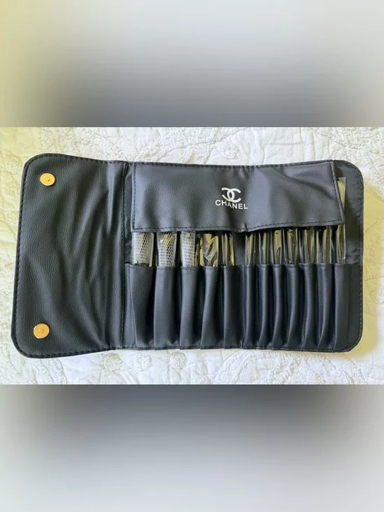Fashion Chanel Set of 12 Makeup Brushes NEW in Branded Bag & Etched Flowers Box