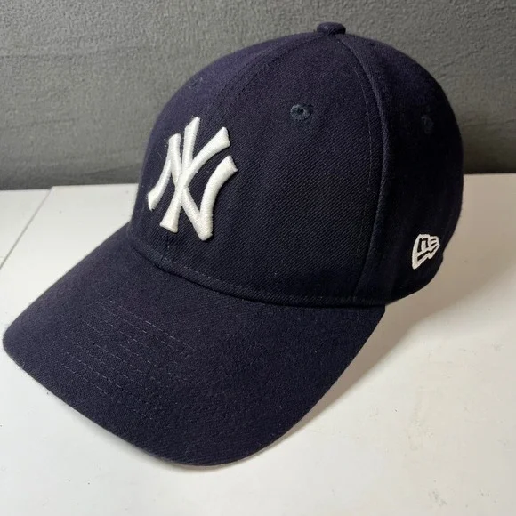 New Era 9FORTY New York Yankees Hat Mens Navy Blue Adjustable MLB Baseball Cap