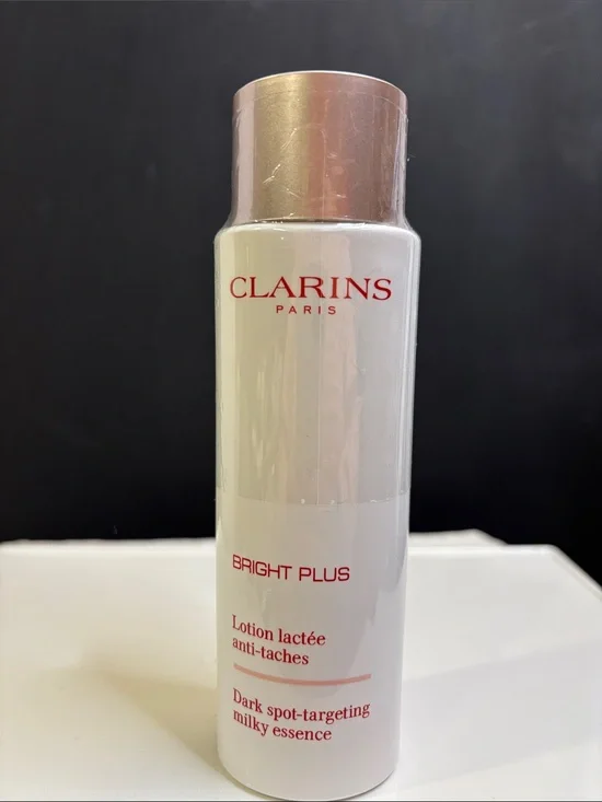 Clarins Bright Plus Dark Spot-targeting milky essence