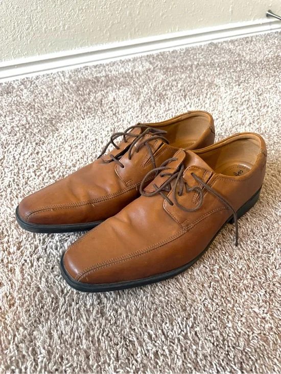Clarks Men's Cognac Leather Lace-Up Oxfords