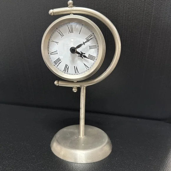 Vintage Style Roman Numeral Desk Clock Metal Table Clock Decorative Stand