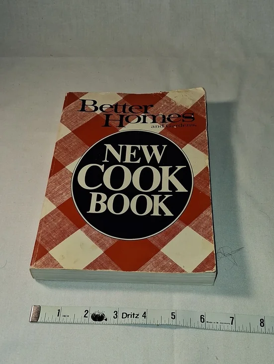 Vintage 1981 Better Homes And Gardens Cookbook Red and White Gingham Soft Cover