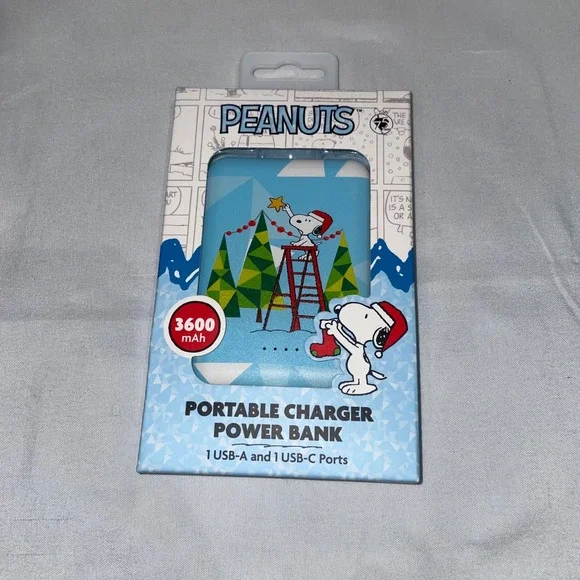 Peanuts Snoopy Christmas Portable Charger Power Bank 3600 mAh USB-A USB-C New