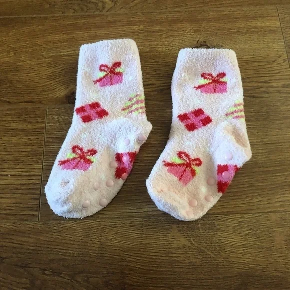 Toddler present fuzzy socks