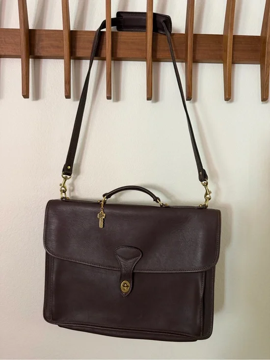 Classic Leather Briefcase Shoulder Bag in Dark Brown