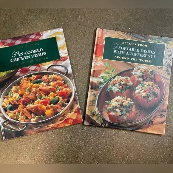 Recipes from Around the World Gourmet Recipe Book Set - Green and Red Covers