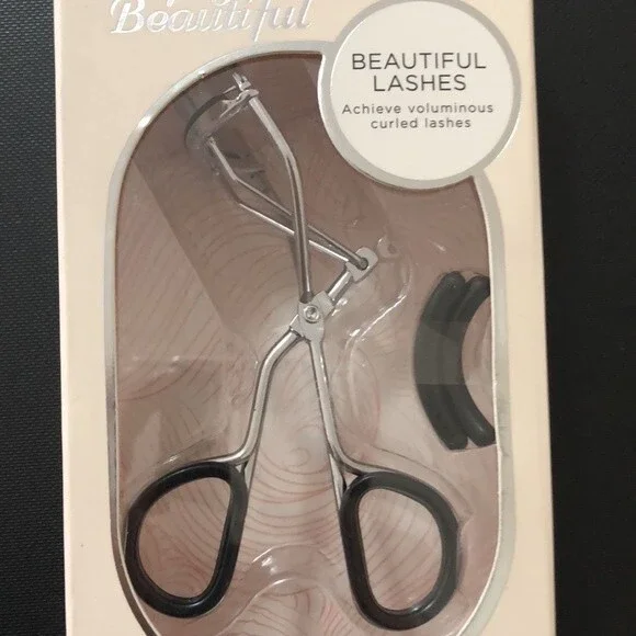 Eyelash curler Premium Beautiful Lashes Vivitar with 2 refill pads new