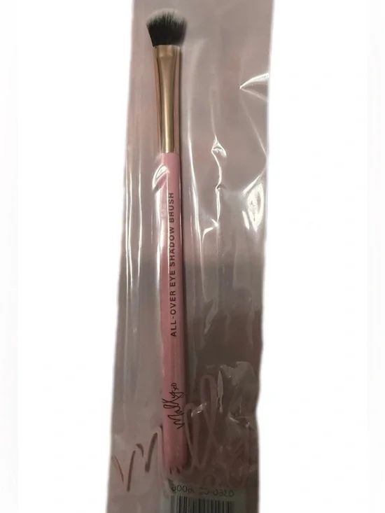 Mally NWT Pink All-Over Eyeshadow Brush