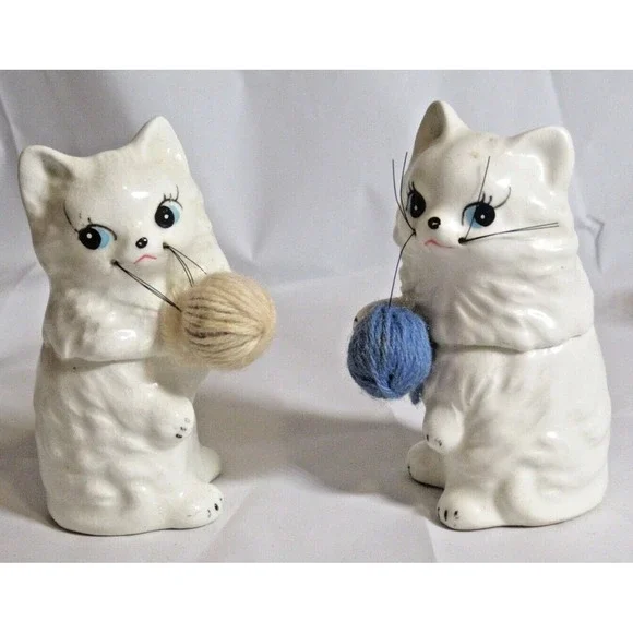 Vintage Japan Enesco Salt Pepper Shakers Cats Yarn Balls Whiskers Noise Makers