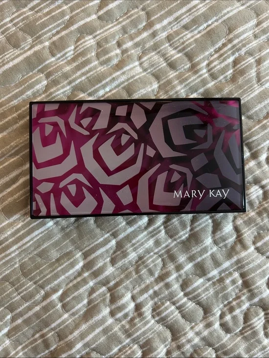 New Mary Kay Perfect Palette for blush/eyeshadows