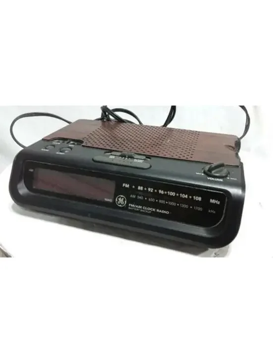 Vintage GE General Electric 7-4613C AM/FM Digital Alarm Clock Radio Wood Grain T