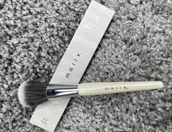 Mally Make Up Foundation Powder Brush Black White