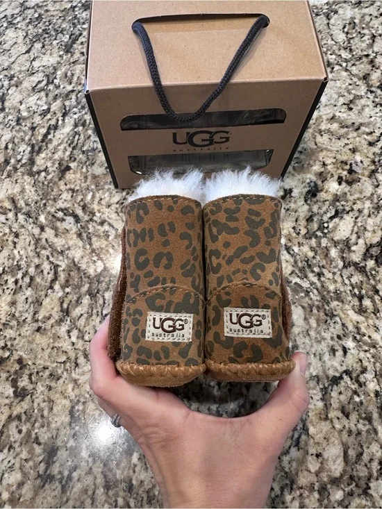 UGG infant Leopard Print Booties in Brown and Cream leopard XS