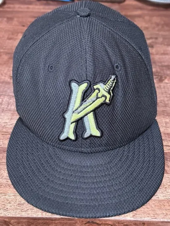 MILB Baseball Charlotte Knights New Era Fitted 59fifty Hat Size 7 3/4 Black Gold