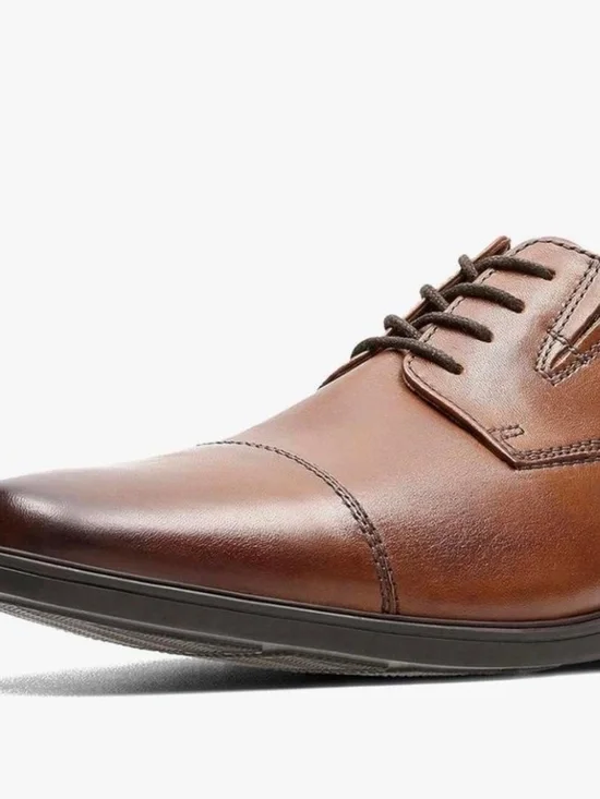 NWT Brown Leather lace-up Clark’s Oxford shoes with cap toe