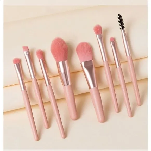 8 PIECE TRAVEL COSMETIC BRUSH SET‎