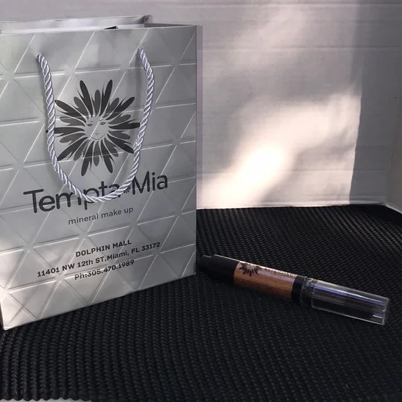 🆕Tempta Mia Mineral Powder Brush (Bronze Glow)