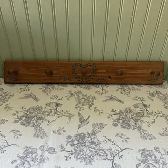 Vtg 90s Painted Heart Wood Shelf Peg Country Cottage Farmhouse 24” Rustic Shabby