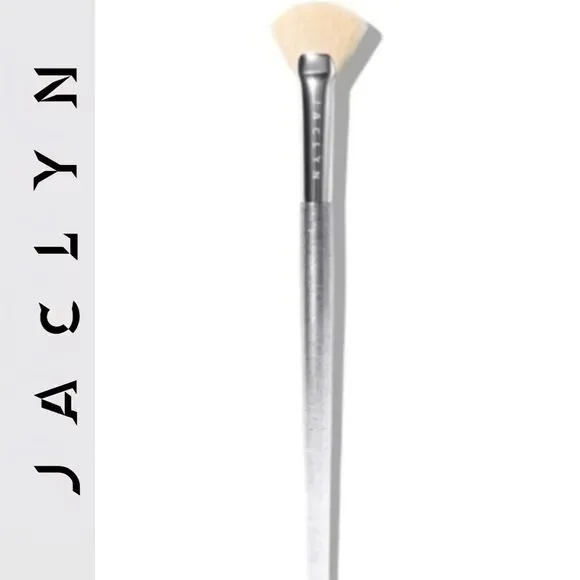 Jaclyn‎ Cosmetics Beaming Light Highlighter Brush