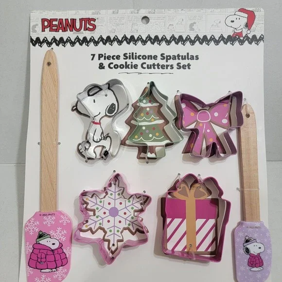 New 2025 Peanuts Snoopy Christmas Holiday 7 Piece Spatulas & Cookie‎ Cutters Set