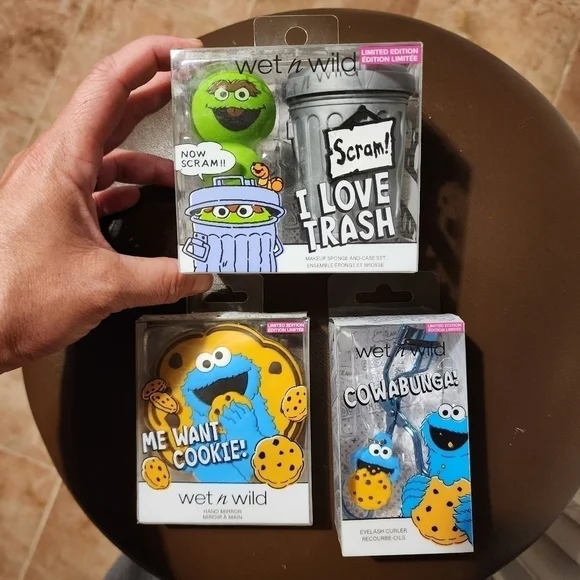 Wet N Wild Sesame Street Cookie Monster Oscar The Grouch Cosmetics Make Up Tools