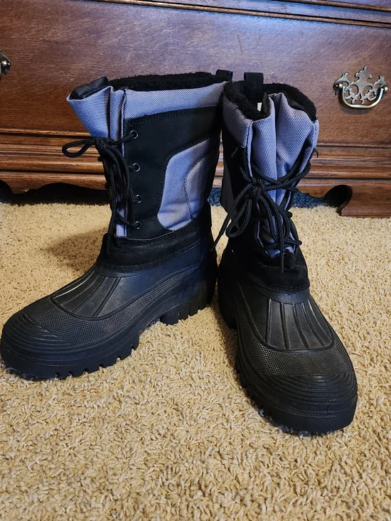 All-Weather Lace-Up Winter Boots in Black and Gray