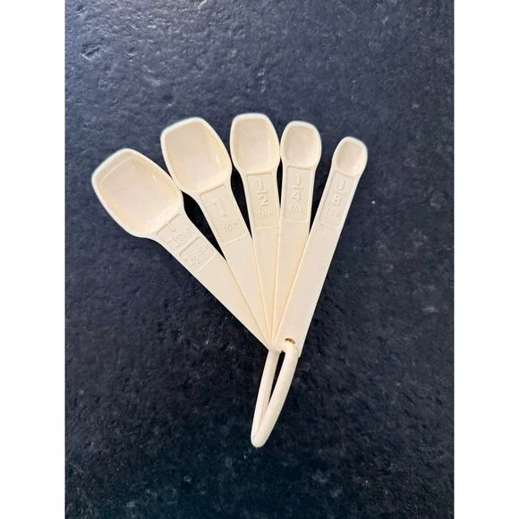 Vintage Beige Tupperware Measuring Spoons
