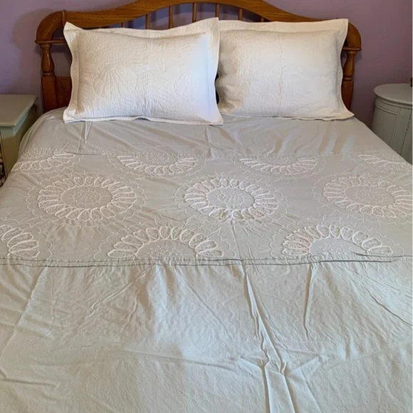 Nicole Miller Embroidered Design duvet cover