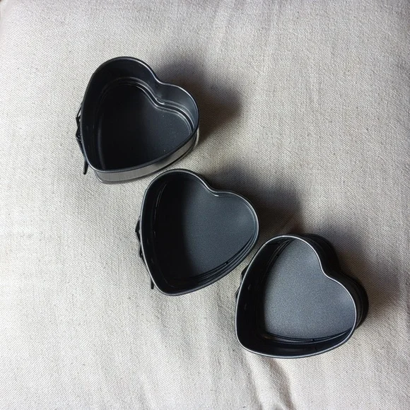 🆕 heart shaped spring cake / loaf pans set of 3