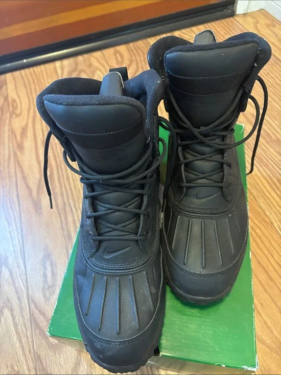 Nike Kynwood Black Lace-Up Winter Boots